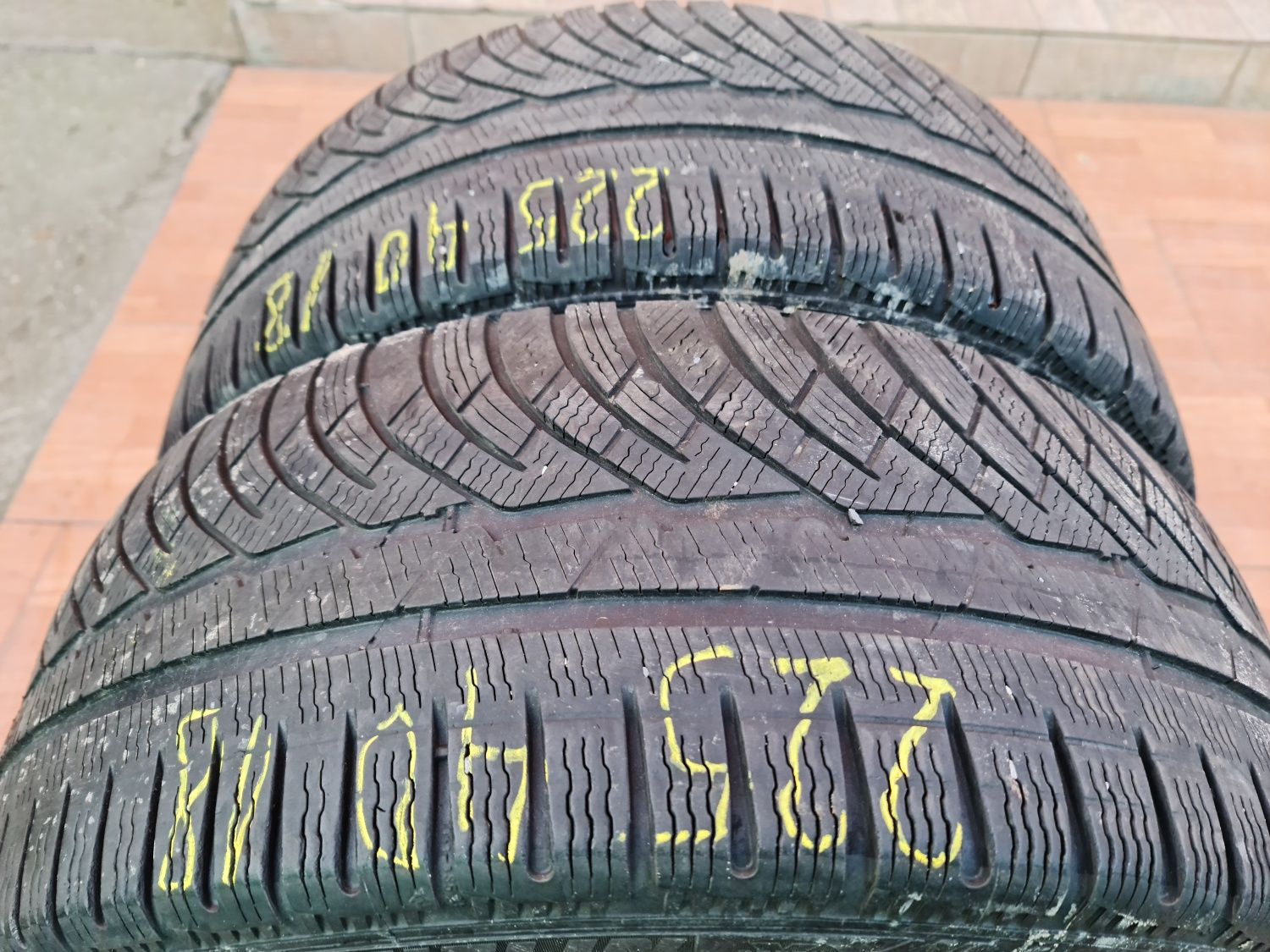 245/35/40/45/50/18”235/40/45/50/55/60/18"225/40/50/55/18"215/50/55/18