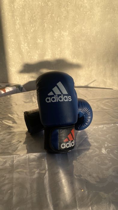 Перчатки для бокса, в хорошем состаяние,исползавали месяц.