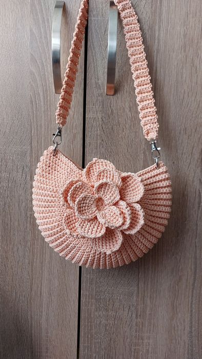 Чанта ръчно изплетена