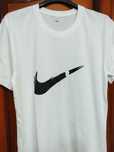 Vând tricou Nike nou