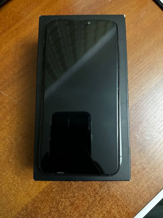 iPhone 11 Pro Max 256GB holati yaxshi hamma narsasi radnoy kar dok bor