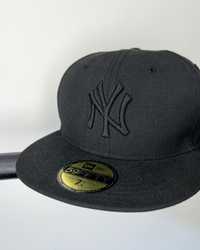 Черна шапка с плоска козирка MLB 59Fifty by New Era