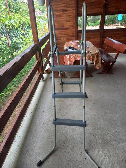 Vand scara pentru piscina