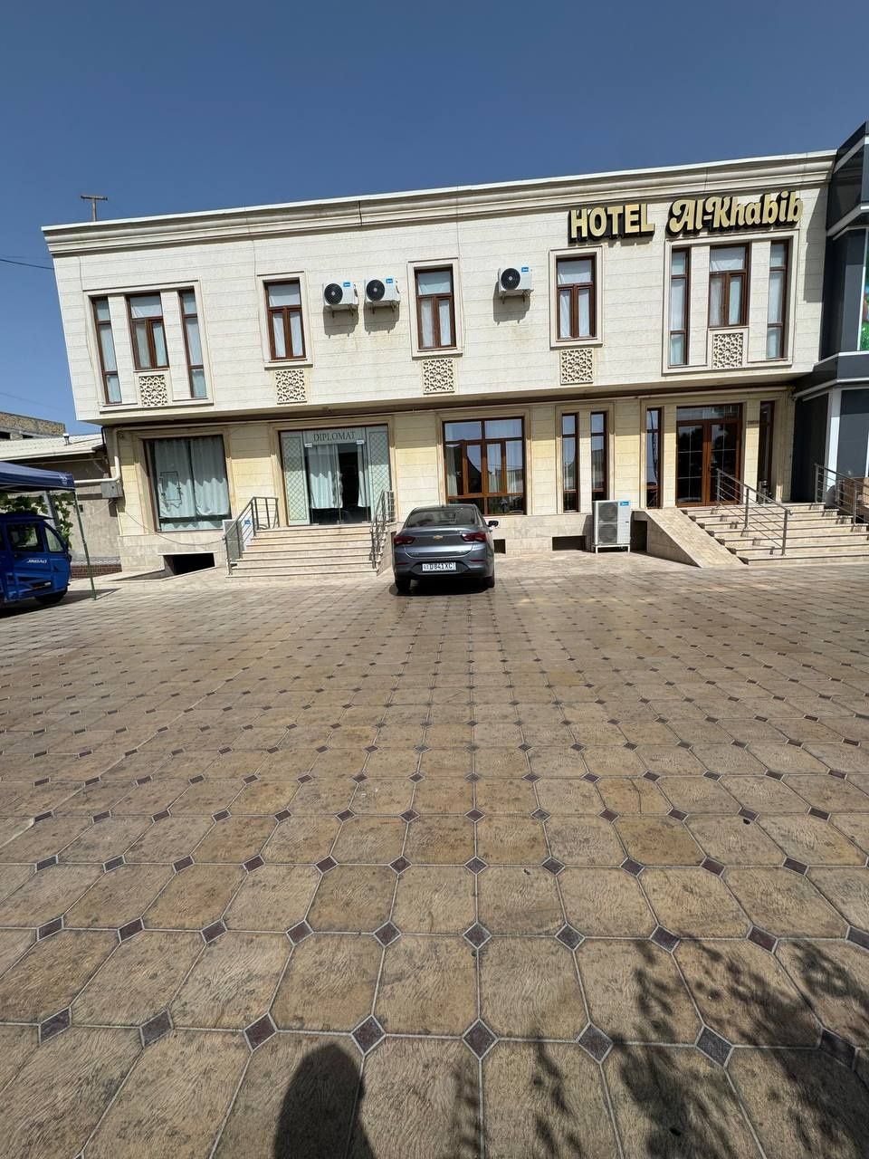 Hotel sotiladi tayyor