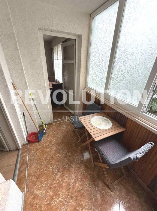 Двустаен апартамент в района на Център !