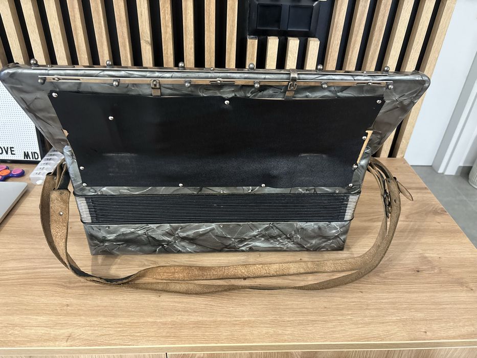 Acordeon Hohner Verdi 3 cu 120 de basi Vergea