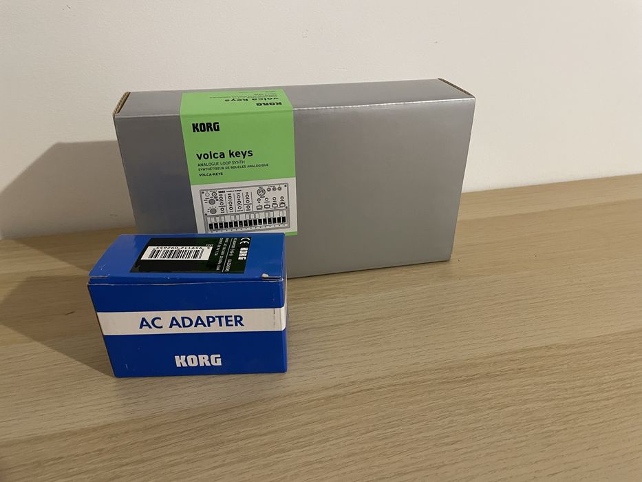 Korg Volca Keys аналогов синтезатор + захранване – отлично състояние