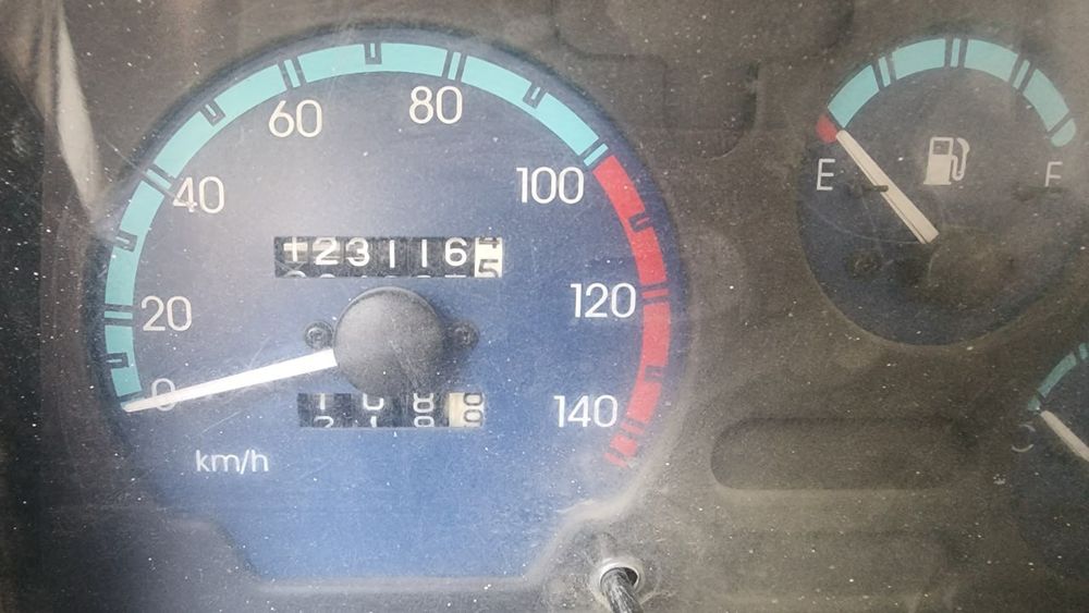 Дамас сотилади холати яхши. Нархи келишилади