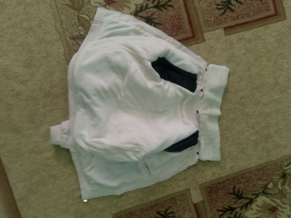 Kurtka satıladı sport stilinde sroshno satıladı aqsha kk bop tur