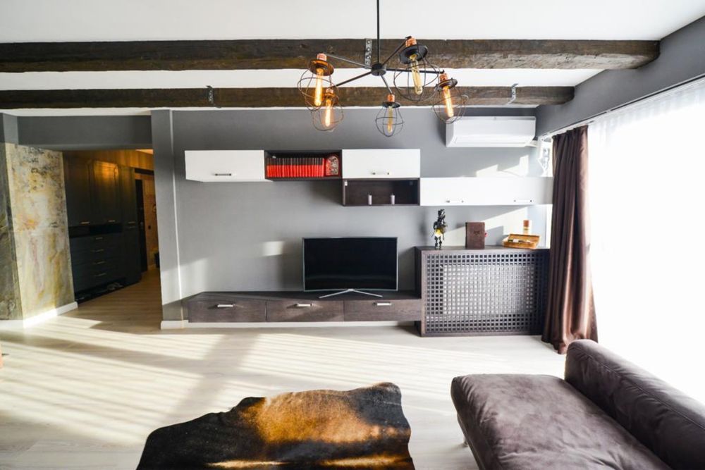 Ofer spre inchiriere Apartament 3 Camere Shopping Plaza zona Pța. Mare