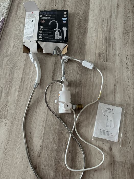 Robinet electric cu dus Freddo