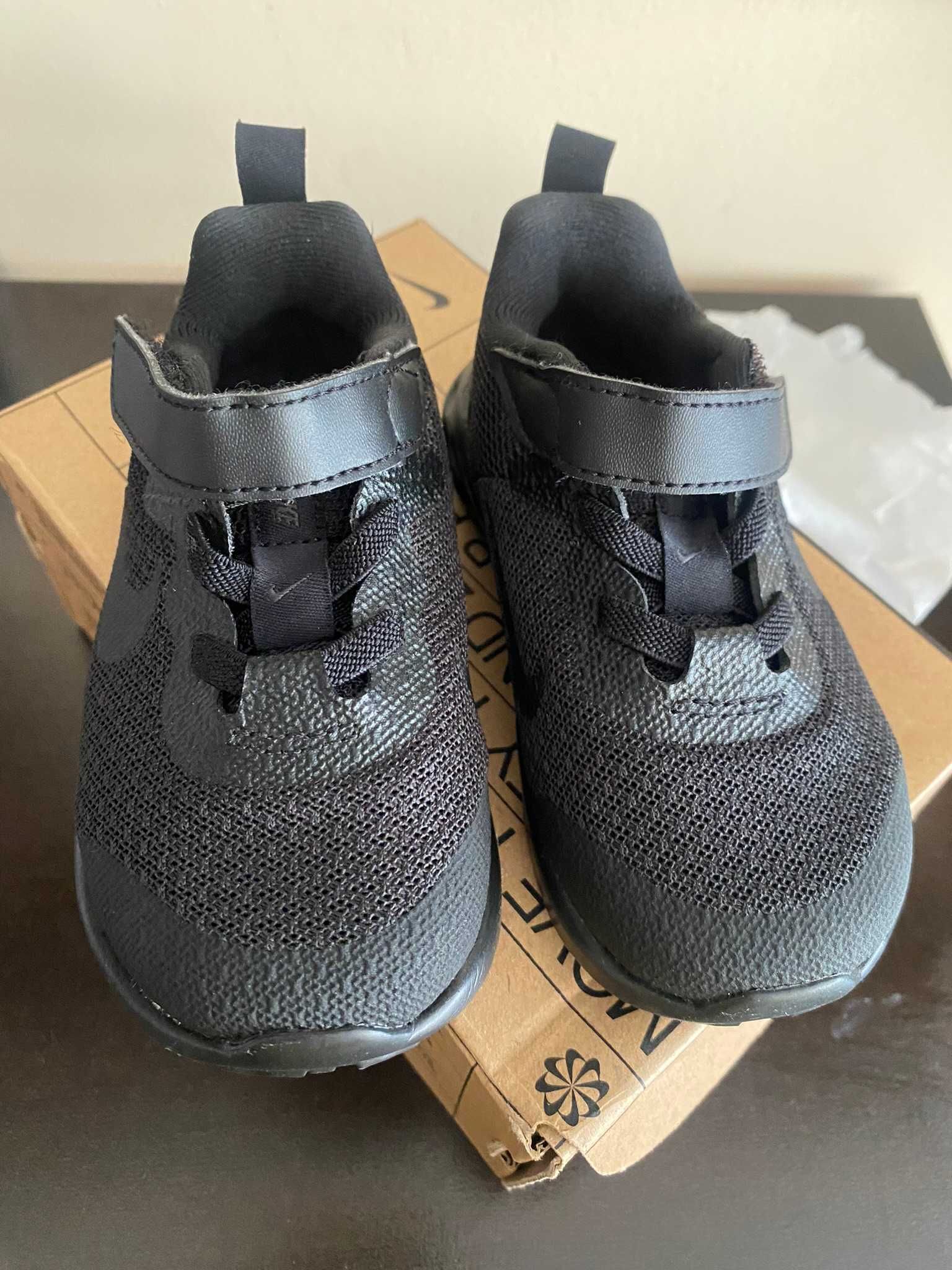 нови оригинални детски обувки Nike
