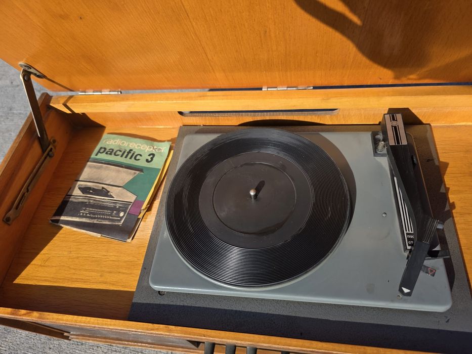 Vând pentru piese de schimb