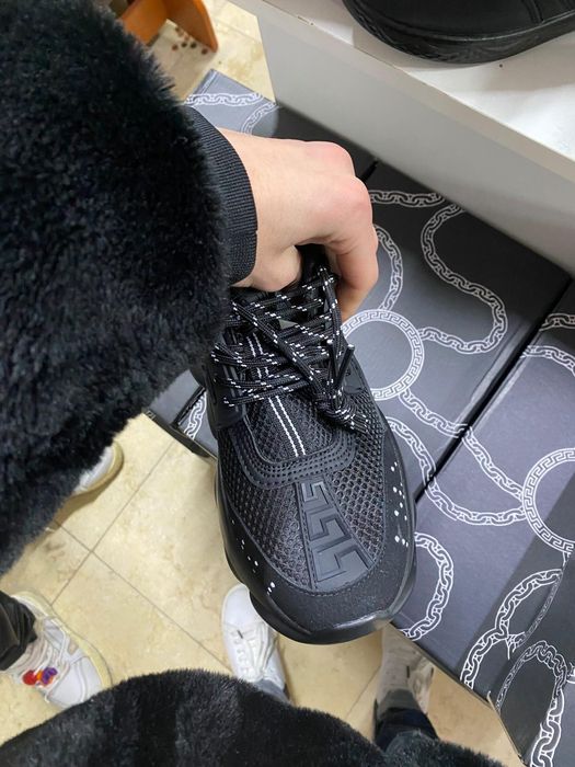 Vând adidași Versace