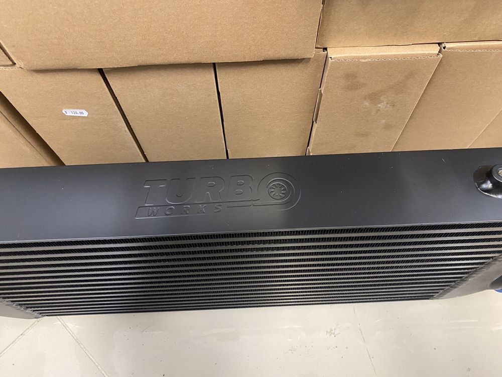 TurboWorks универсален интеркулер Intercooler 600х300х76 bar&plate