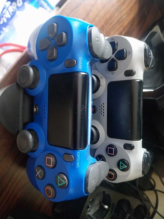 Плейстейшън 4 в добро състояние