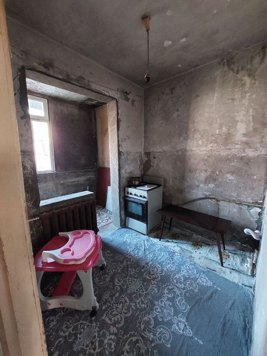 Срочно Продам Чиланзар Квартал 20 . 2/4/4 Балкон 1.5 ×6