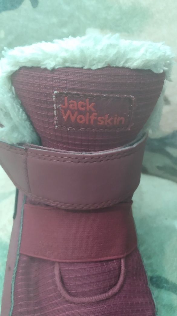 Продавам детски обувки Salomon и Jack Wolfskin