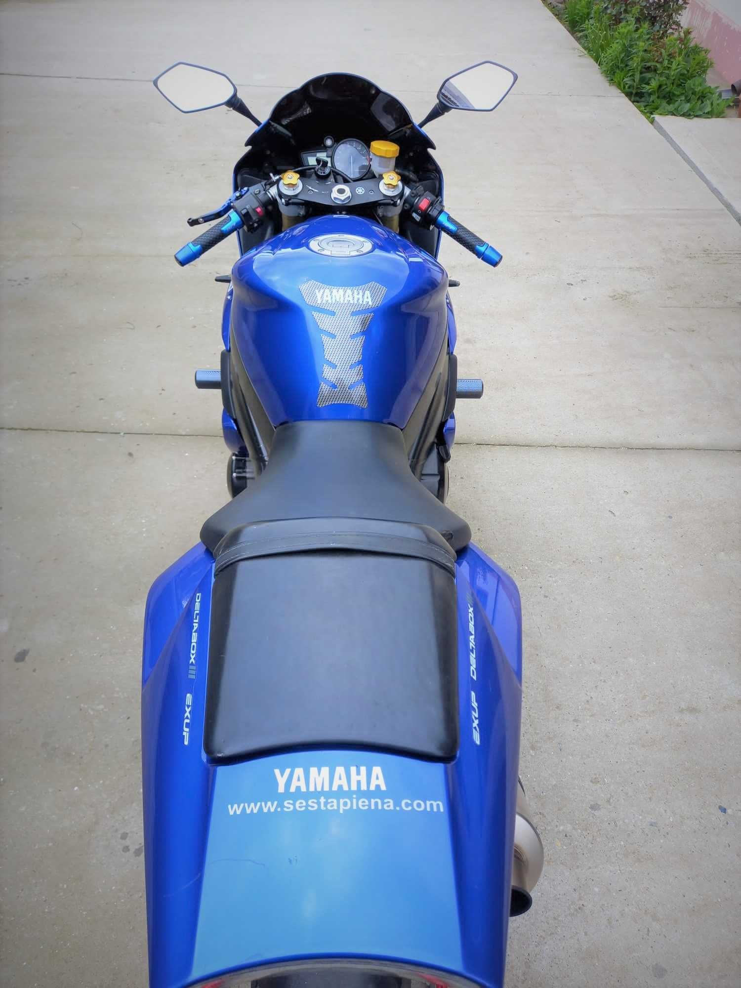 Yamaha R1 2003, variante auto