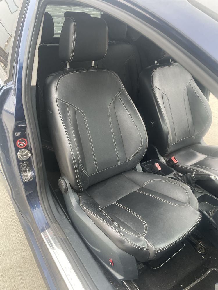 Set scaune Ford Fiesta ST, Piele, incalzite.