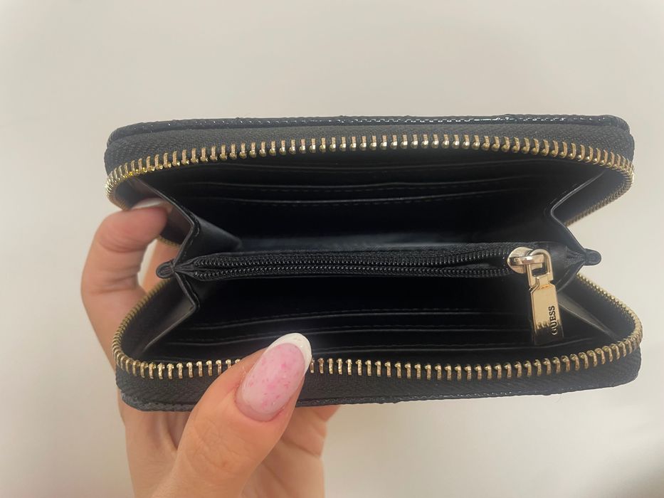 Черен портфейл Guess като нов