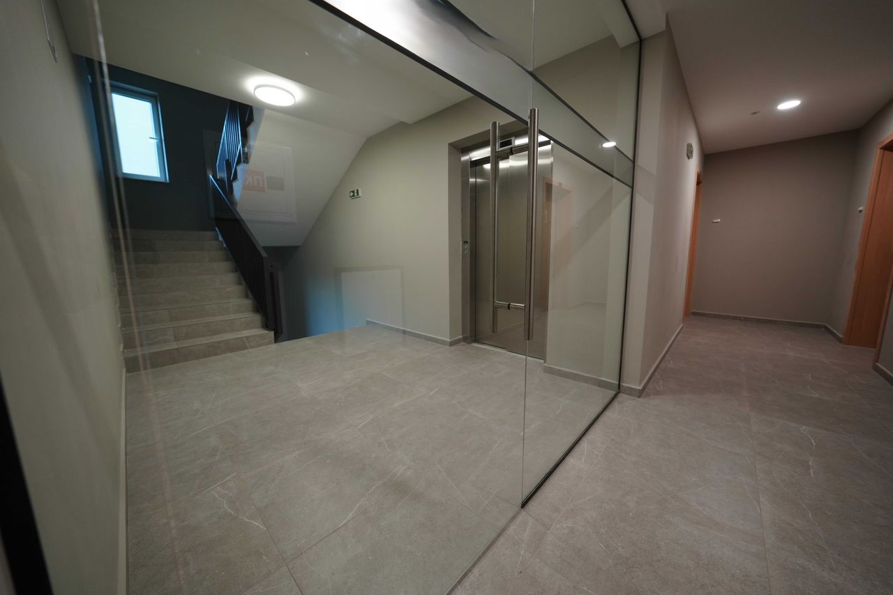 Дава се под наем Двустаен апартамент в София, Банишора - 66 кв.м за 765 € - Снимка #23