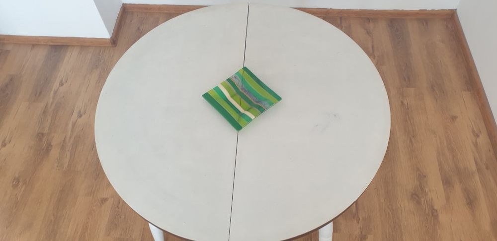 Дървена кръгла трапезна маса