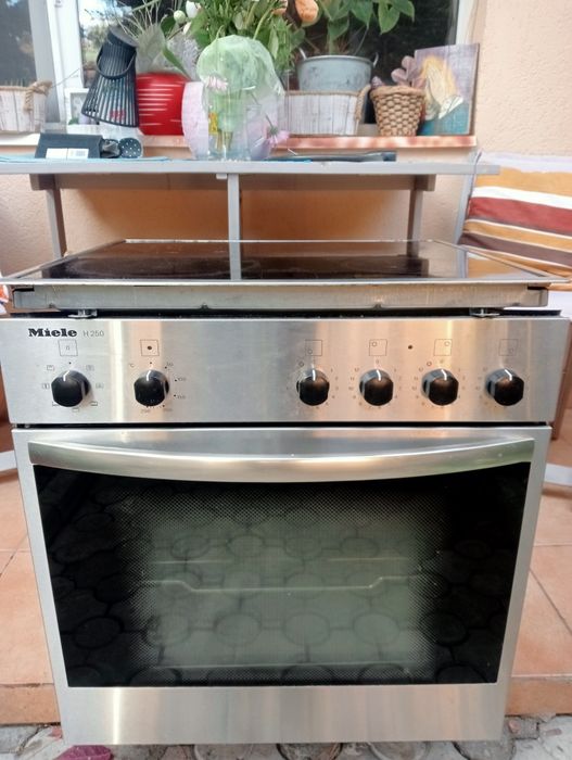 Miele si Siemens cuptor electric cu plita ceramica Clasa AAA.Inox