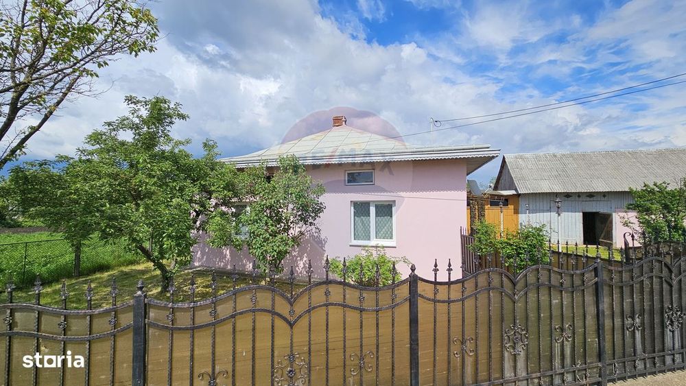 Casă  cu 3 camere, teren intravilan de 1300mp în Ipotești Tișăuți, SV