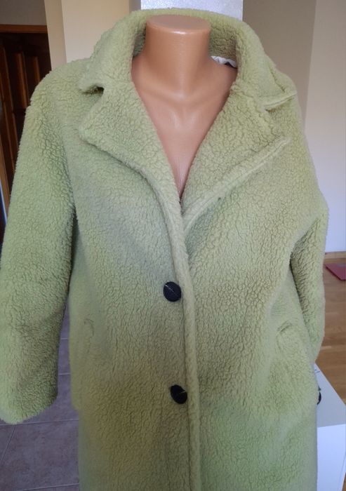 Зелено пухкаво полто