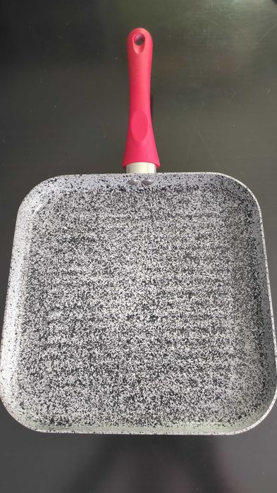 Грил тиган с мраморно каменно покритие