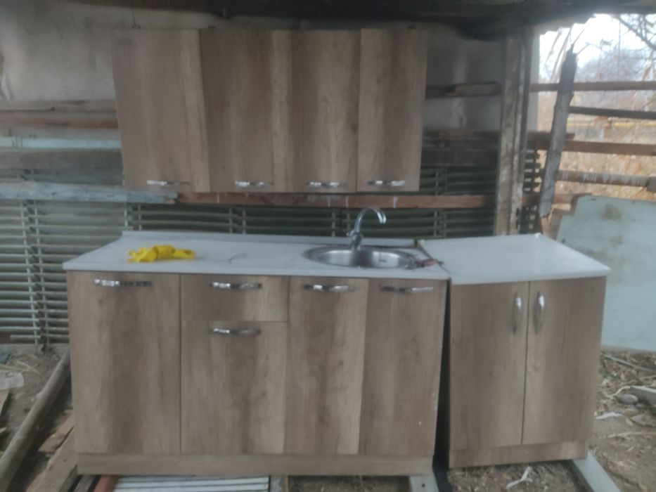 Кухонный мебель срочно сотилади