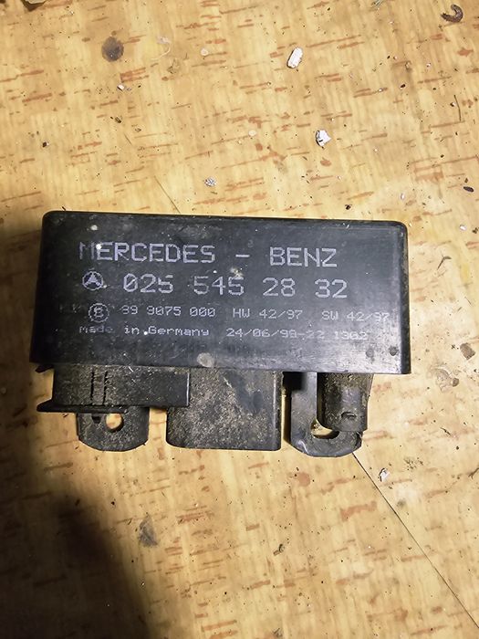 Продавам реле за свещи на Mercedes