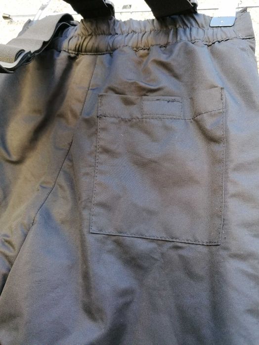 Продавам нови детски черни ски панталони за възраст 4, 6, 7, 8, 14-16