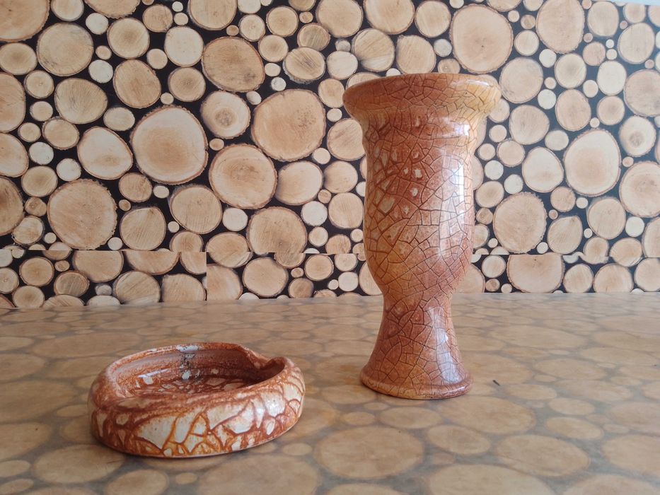 Продавам комплект - ваза и пепелник