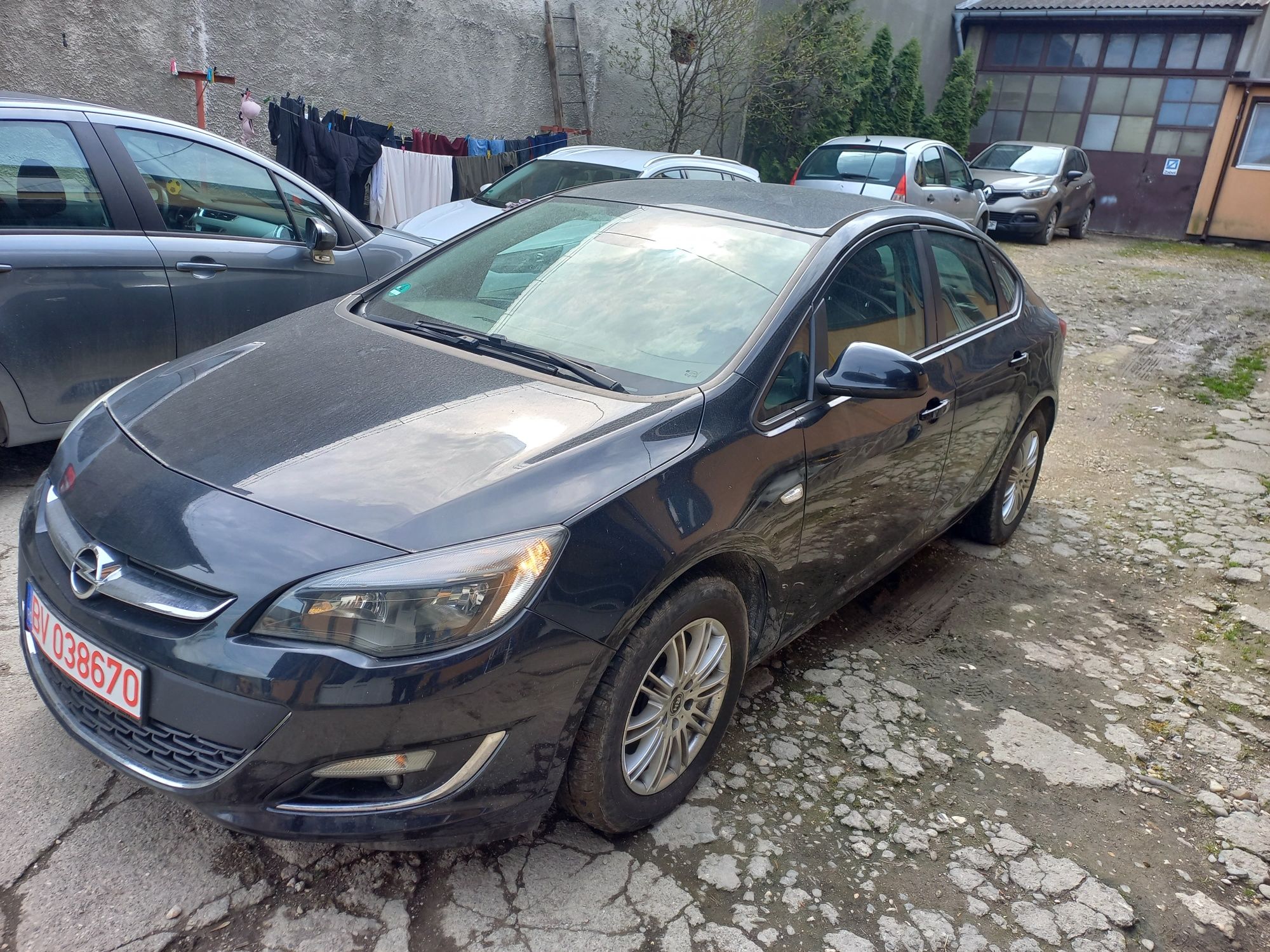 Opel astra Limuzina 2013 14 benz 140cp km reali.RAR FACUT