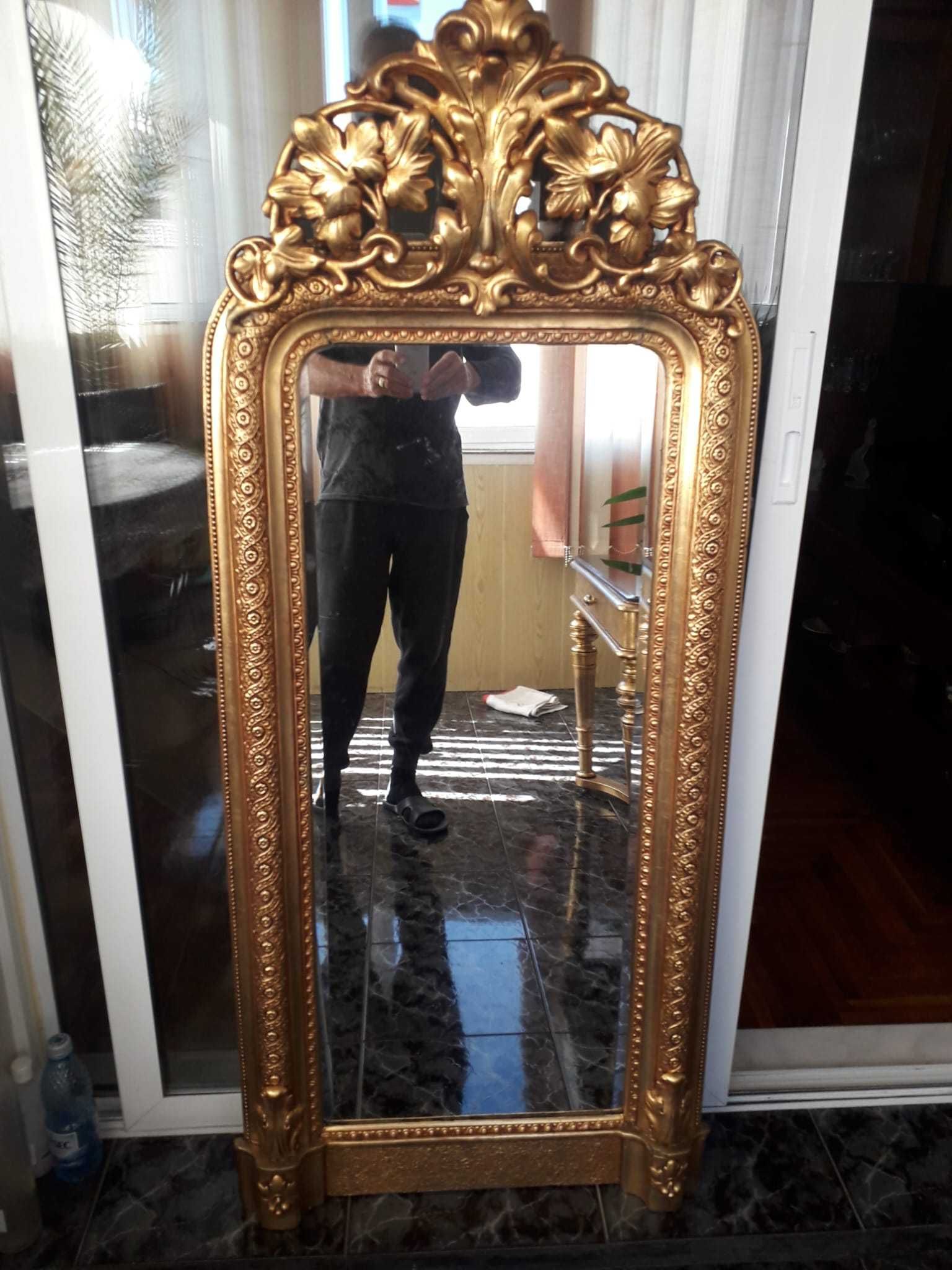 Oglinda cristal 2.000 lei