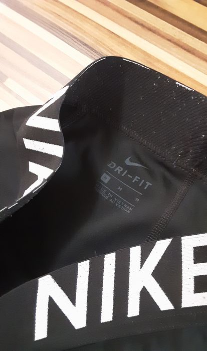 (S) NIKE PRO оригинални клинове(35лв) и екип NIKE (90лв)