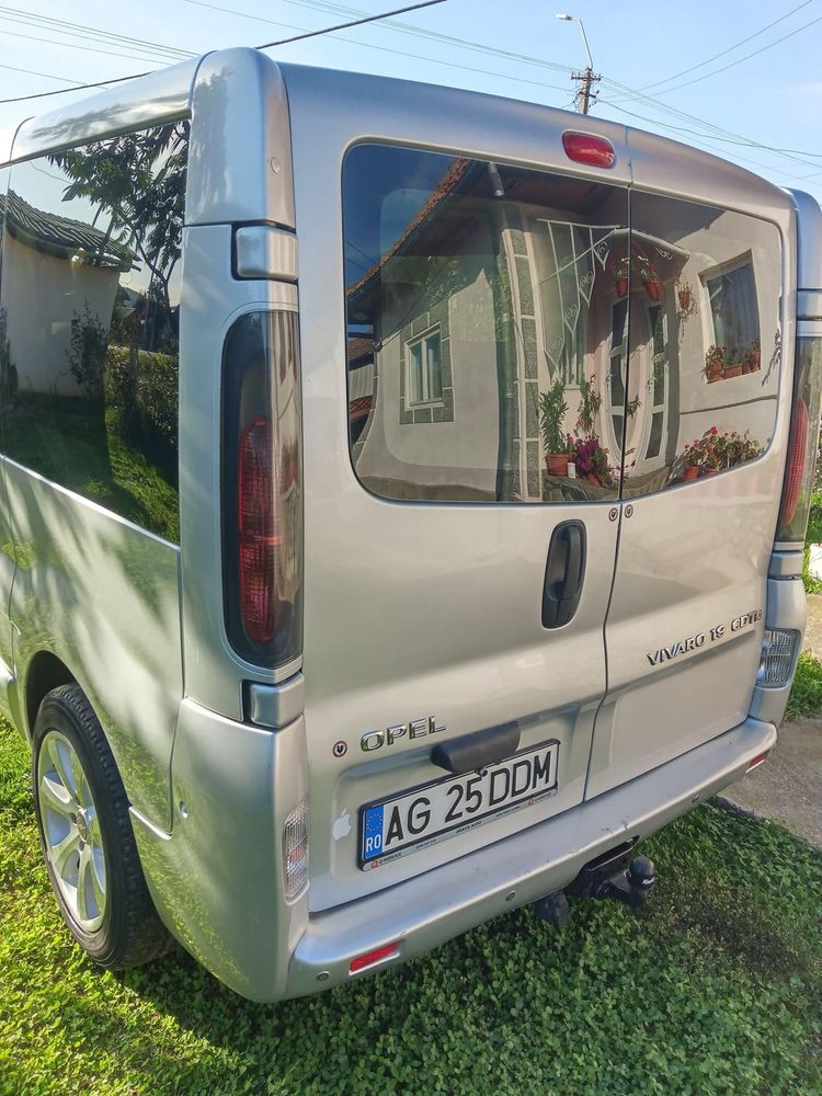 Vand Opel Vivaro 8+1