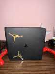 Vand ps 4 slim 1 tb negru cu 2 manete