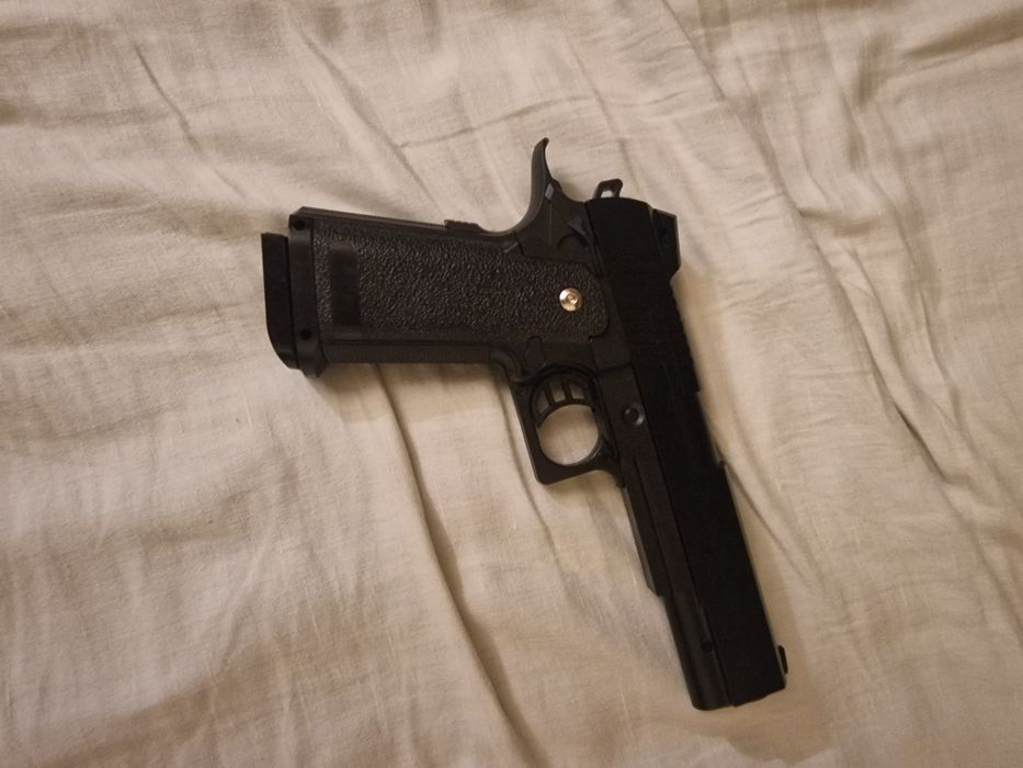 Pistol cu bile pt divertisment