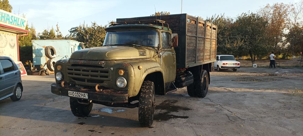 Zil Ural matoʻr 12b