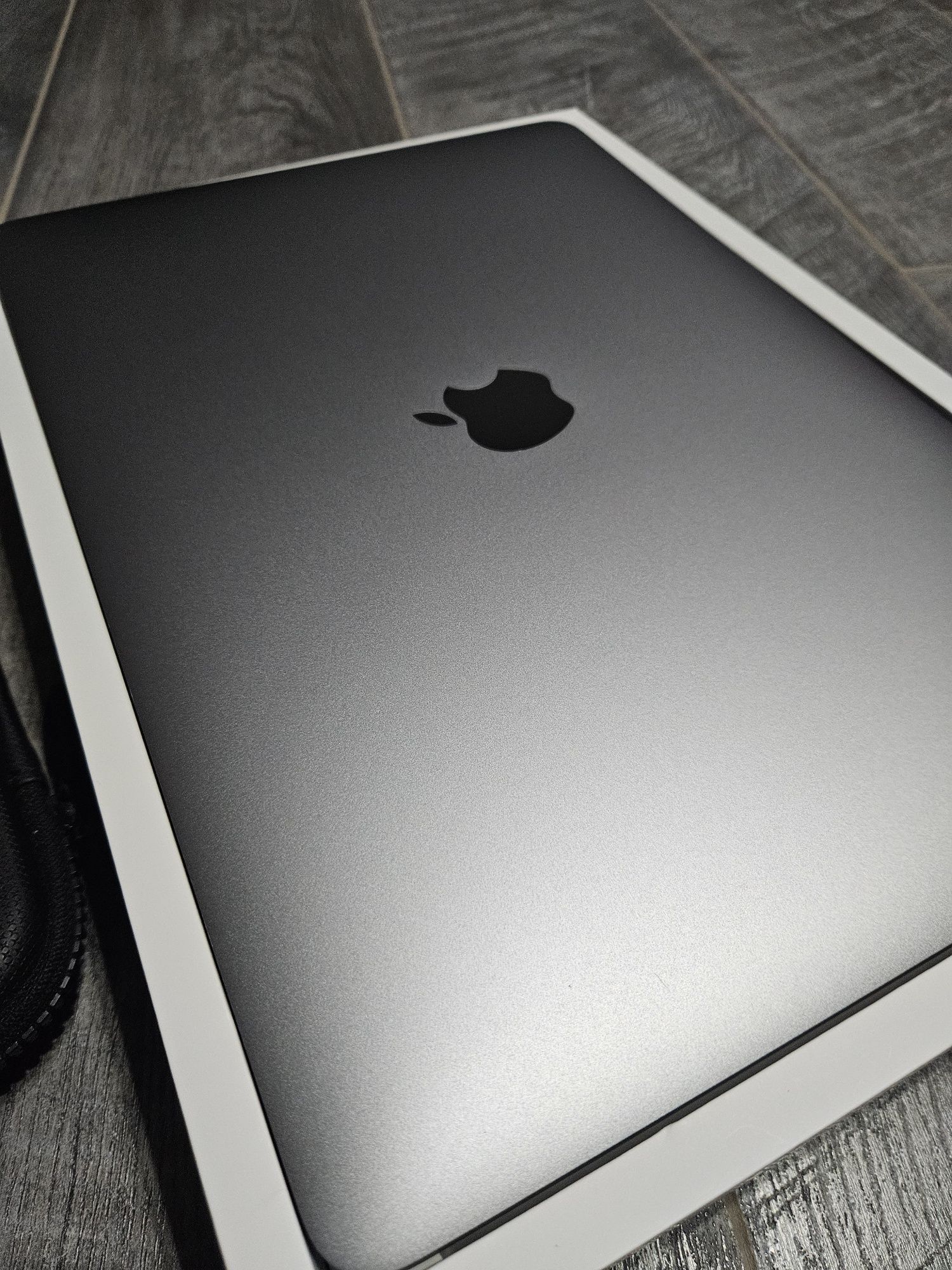 Apple MacBook Pro 13' M1 1TB SSD 16GB 8 core CPU