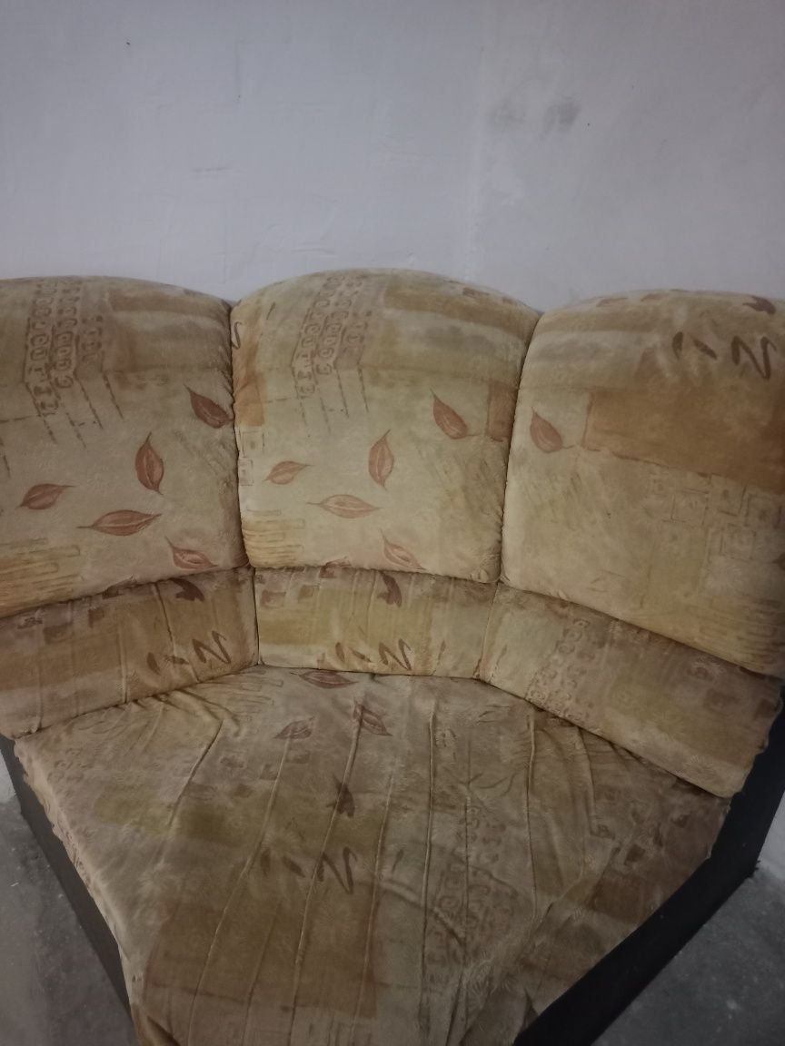 Бесплатно отдам диван угловой