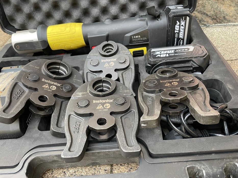 Presa sertizat cu bacuri th 16 20 26 si 32