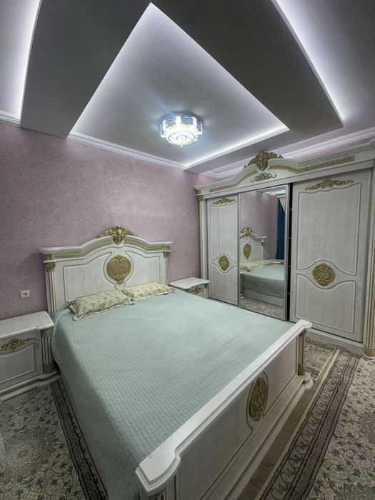 Квартира сотилади 2 этаж 3 хона.