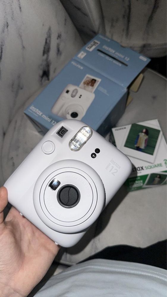 Продам Instax mini 12