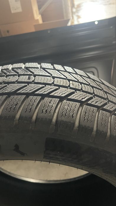 Vand anvelopa continetal wintercontact 215/55/r17 aproape noua