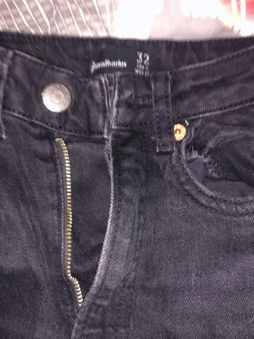 Продавам два чифта дънки за 25 лв