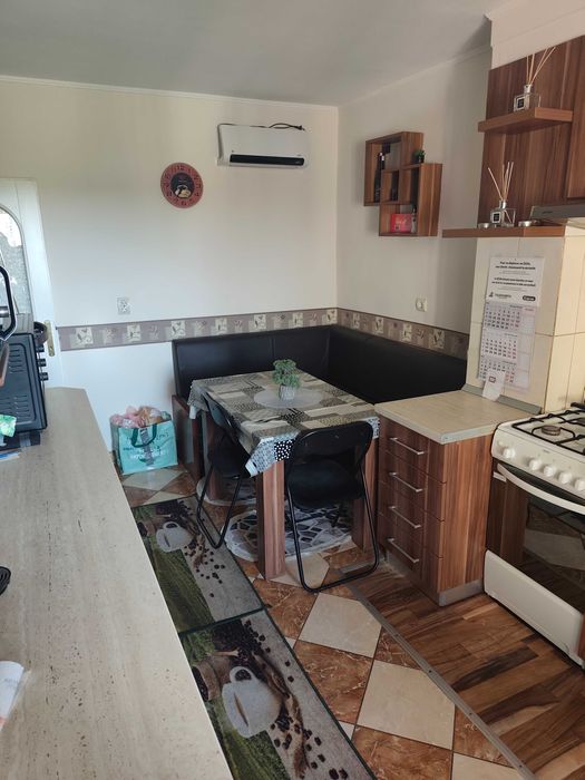 Apartament de vânzare ,4 camere )))          100 mt2. Decomandat !